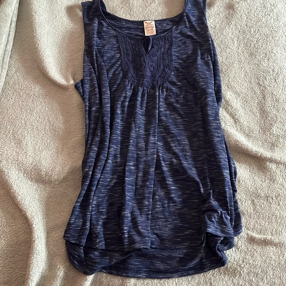 Tank top with Keyhole 👚